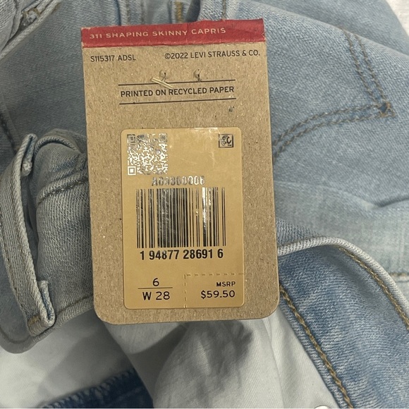 Levi's Capri size 28 Women's Denim Jeans NWT - Picture 4 of 6